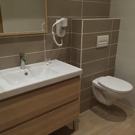 Hotel Dans Les Vignes *