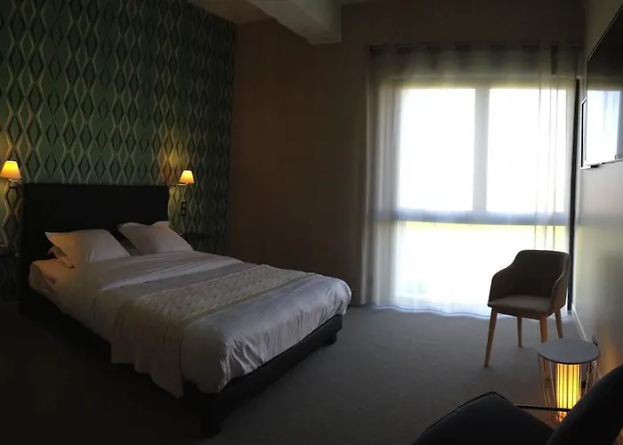 Dans Les Vignes Hotel *